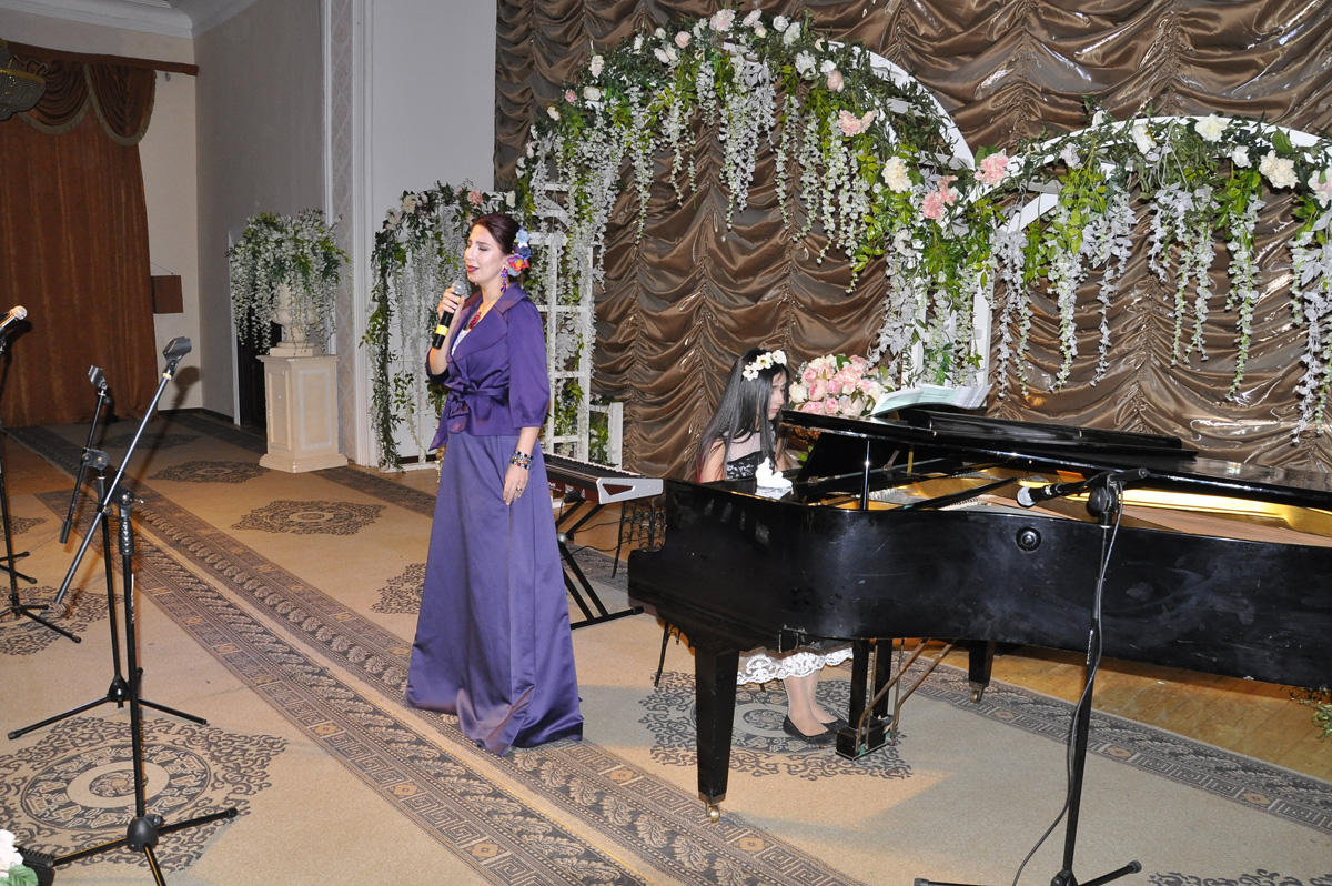 13 yaşlı azərbaycanlı pianoçu Almaniyada beynəlxalq müsabiqənin qalibi olub (FOTO)