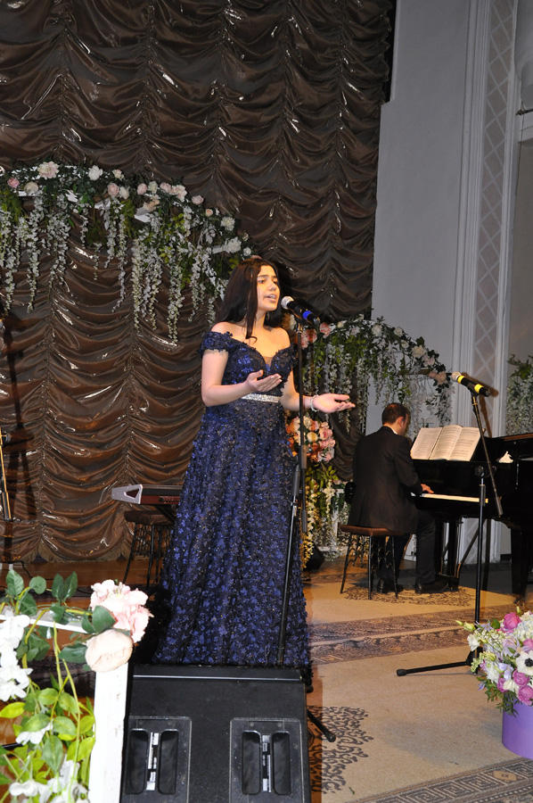 13 yaşlı azərbaycanlı pianoçu Almaniyada beynəlxalq müsabiqənin qalibi olub (FOTO)
