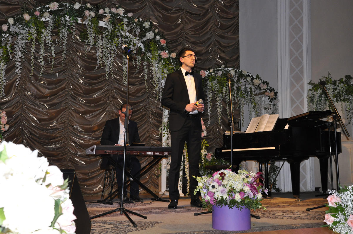 13 yaşlı azərbaycanlı pianoçu Almaniyada beynəlxalq müsabiqənin qalibi olub (FOTO)