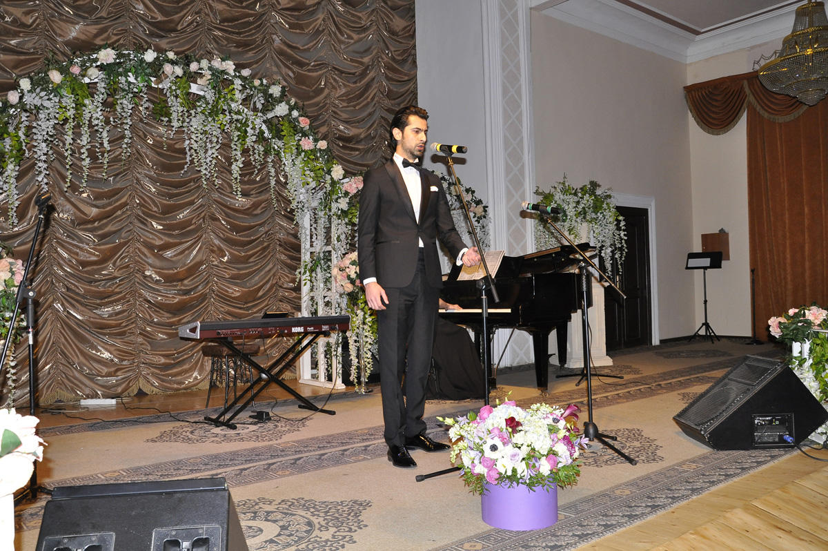 13 yaşlı azərbaycanlı pianoçu Almaniyada beynəlxalq müsabiqənin qalibi olub (FOTO)