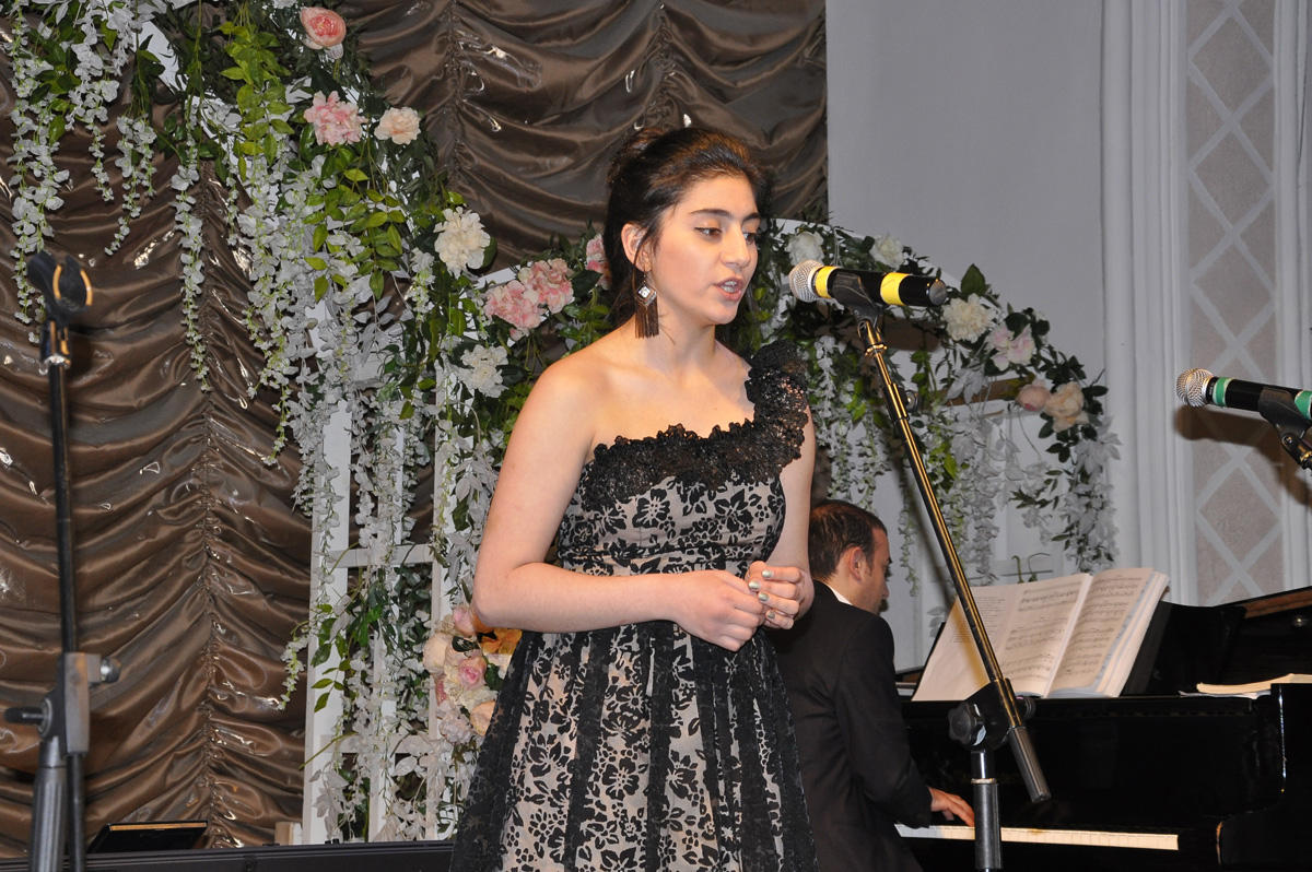 13 yaşlı azərbaycanlı pianoçu Almaniyada beynəlxalq müsabiqənin qalibi olub (FOTO)