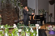 13 yaşlı azərbaycanlı pianoçu Almaniyada beynəlxalq müsabiqənin qalibi olub (FOTO)