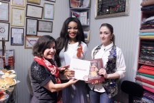Nigeriyanın televiziya ulduzları Azərbaycanın milli geyimlərində (FOTO)