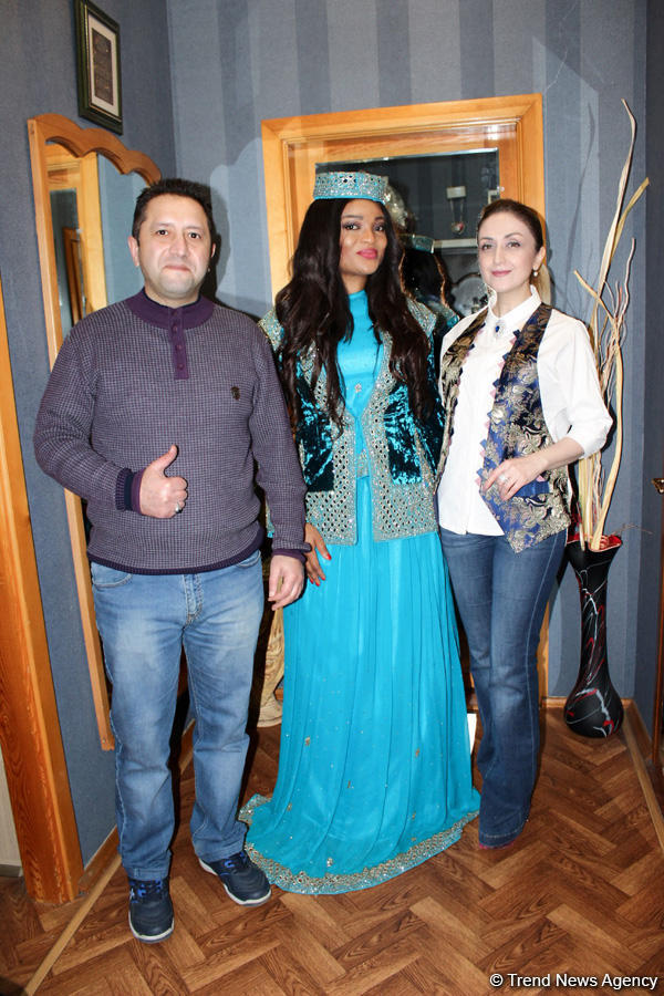Nigeriyanın televiziya ulduzları Azərbaycanın milli geyimlərində (FOTO)