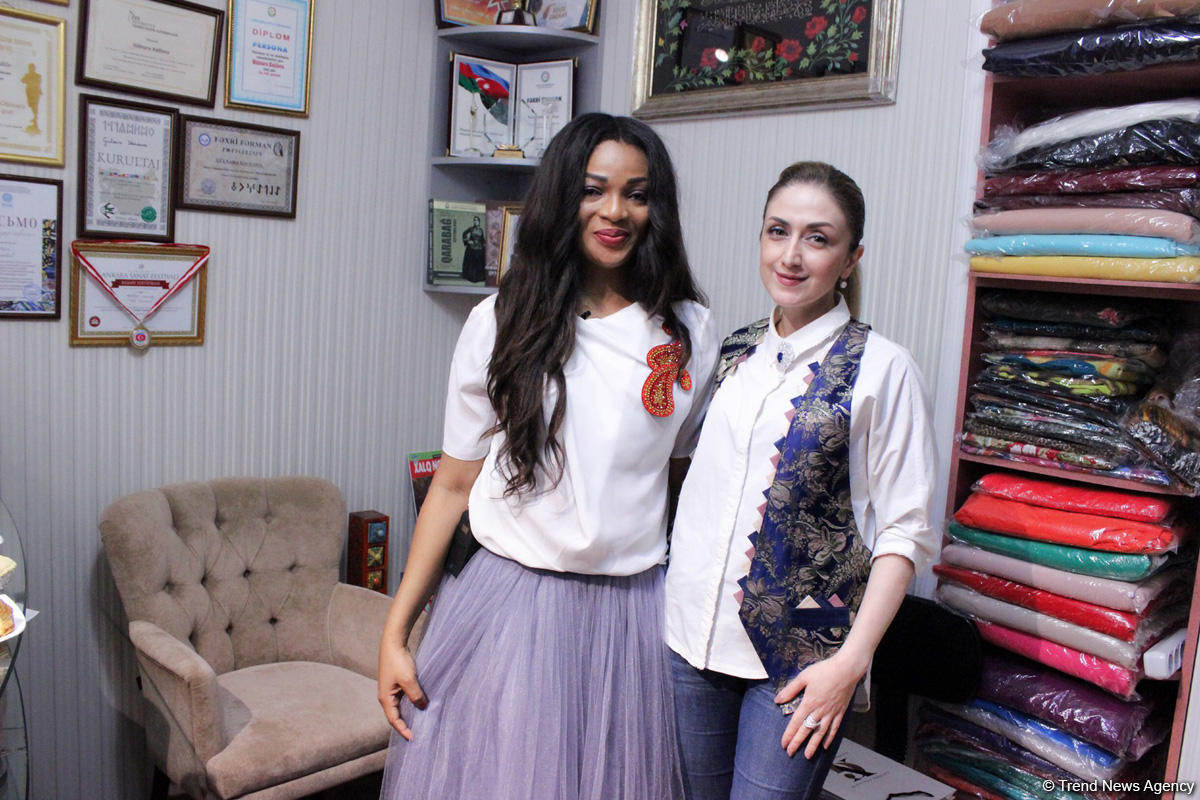 Nigeriyanın televiziya ulduzları Azərbaycanın milli geyimlərində (FOTO)