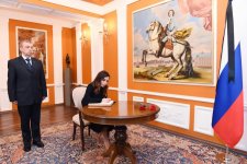 Mehriban Əliyeva Rusiya səfirliyində olub, Kemerovoda yanğın nəticəsində həlak olanlarla əlaqədar başsağlığı verib (FOTO) (YENİLƏNİB)