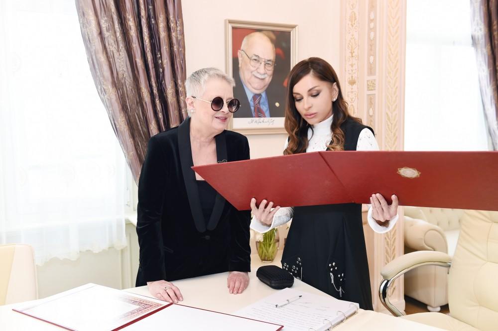 Birinci vitse-prezident Mehriban Əliyeva Bakıda Maqsud İbrahimbəyov Yaradıcılıq Mərkəzinin açılış mərasimində iştirak edib (FOTO) (YENİLƏNİB)