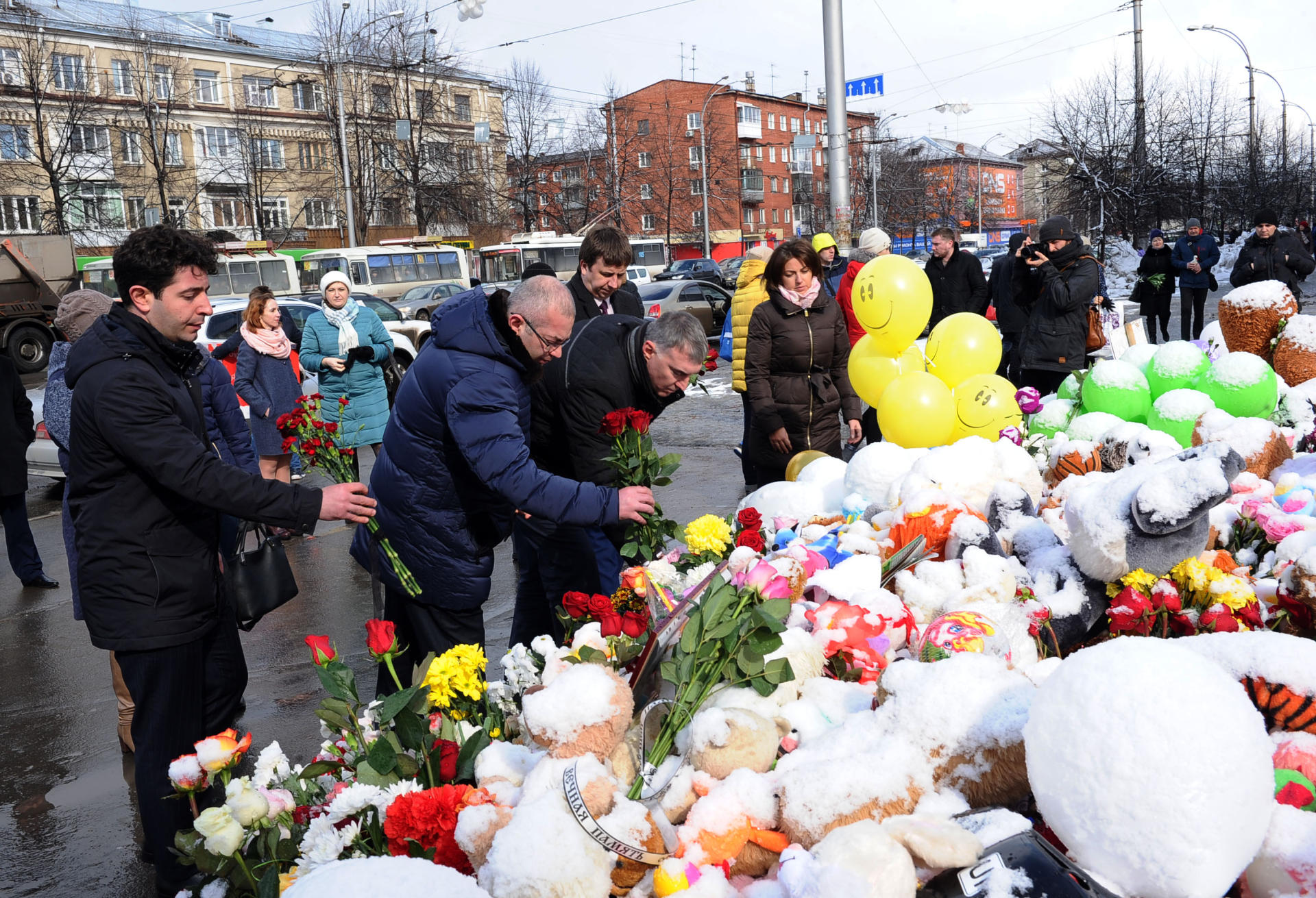 Heydər Əliyev Fondu Rusiyanın Kemerovo şəhərində yanğında  zərərçəkənlərə yardım göndərib (FOTO)