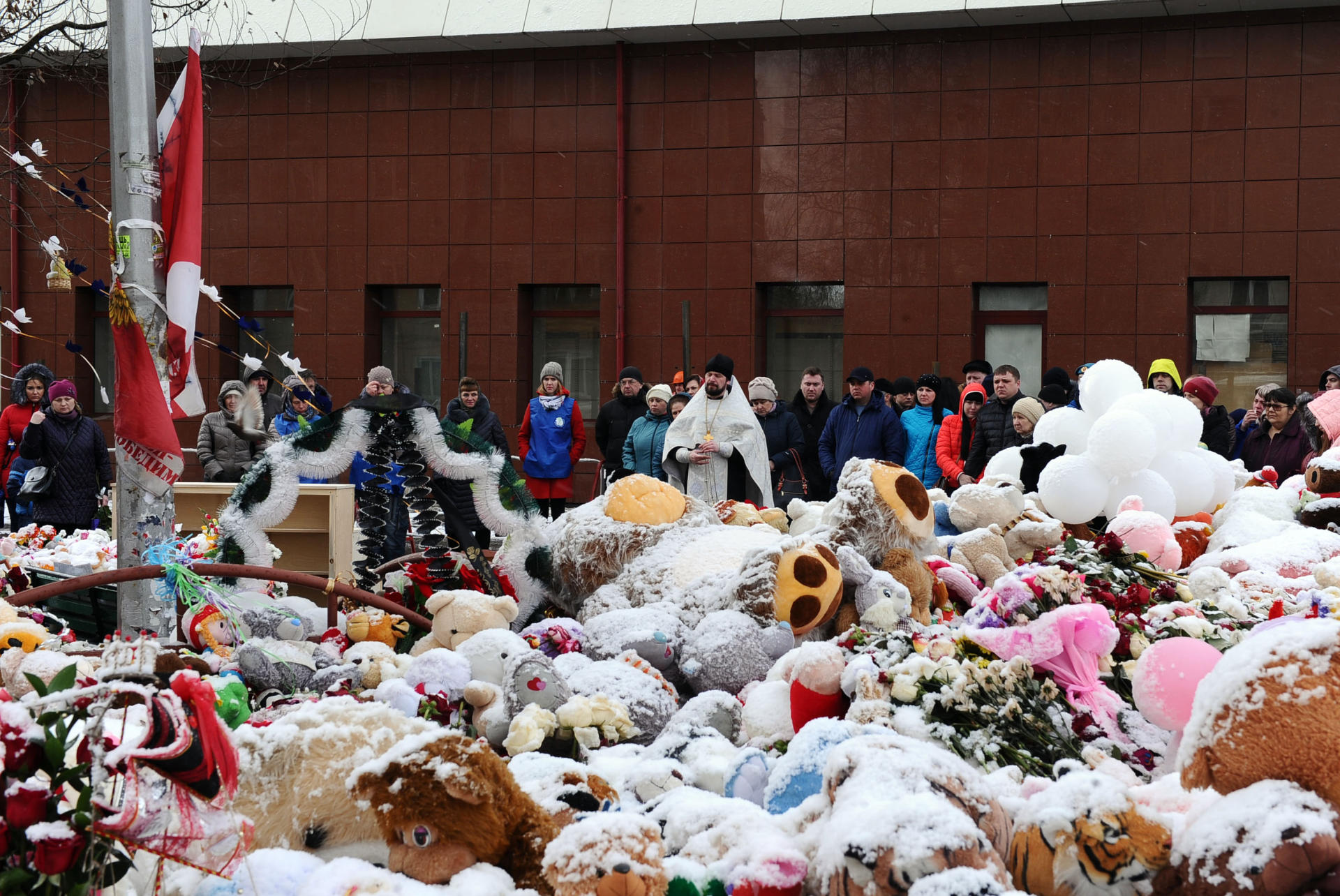 Heydər Əliyev Fondu Rusiyanın Kemerovo şəhərində yanğında  zərərçəkənlərə yardım göndərib (FOTO)