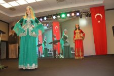 Azərbaycan nümayəndələri İstanbulda “İlin adamı” mükafatına layiq görülüblər – Rəngarəng dəfilə (FOTO)