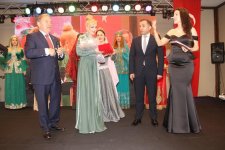 Azərbaycan nümayəndələri İstanbulda “İlin adamı” mükafatına layiq görülüblər – Rəngarəng dəfilə (FOTO)