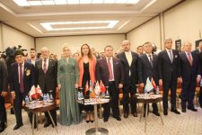 Azərbaycan nümayəndələri İstanbulda “İlin adamı” mükafatına layiq görülüblər – Rəngarəng dəfilə (FOTO)