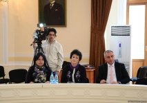 Yunus Oğuzun aprel döyüşlərindən bəhs edən romanı təqdim olundu (FOTO)