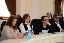 Yunus Oğuzun aprel döyüşlərindən bəhs edən romanı təqdim olundu (FOTO)