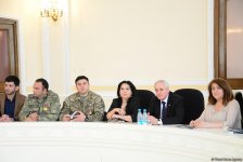 Yunus Oğuzun aprel döyüşlərindən bəhs edən romanı təqdim olundu (FOTO)