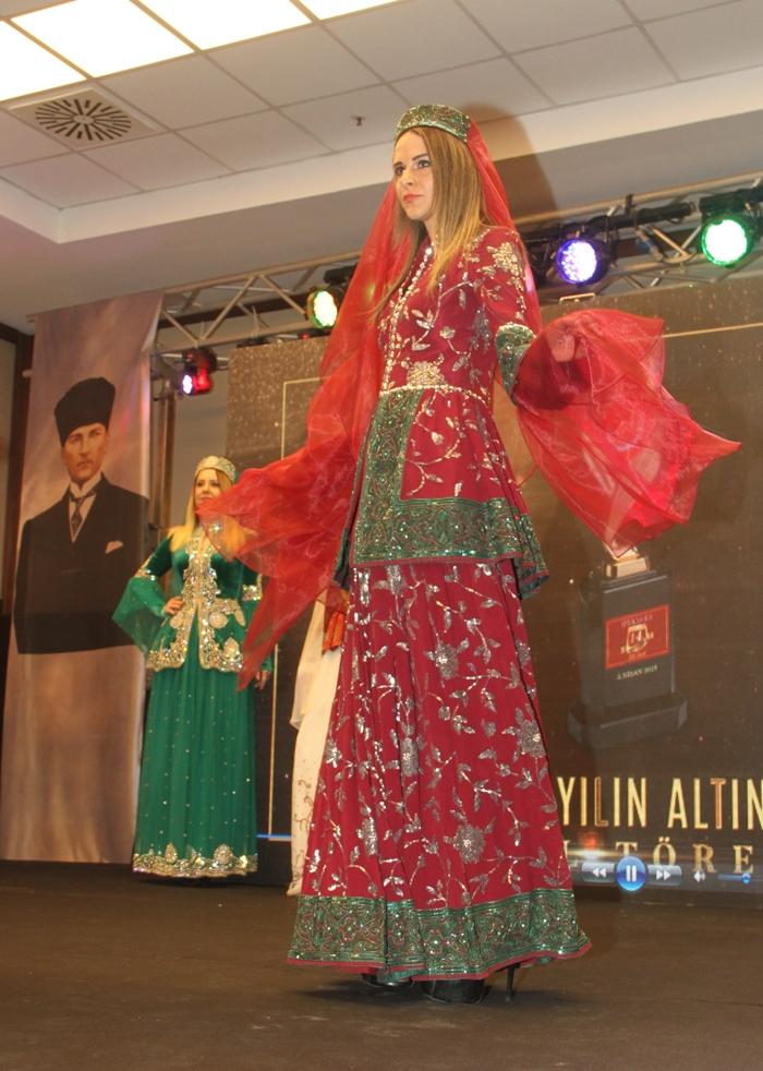Azərbaycan nümayəndələri İstanbulda “İlin adamı” mükafatına layiq görülüblər – Rəngarəng dəfilə (FOTO)