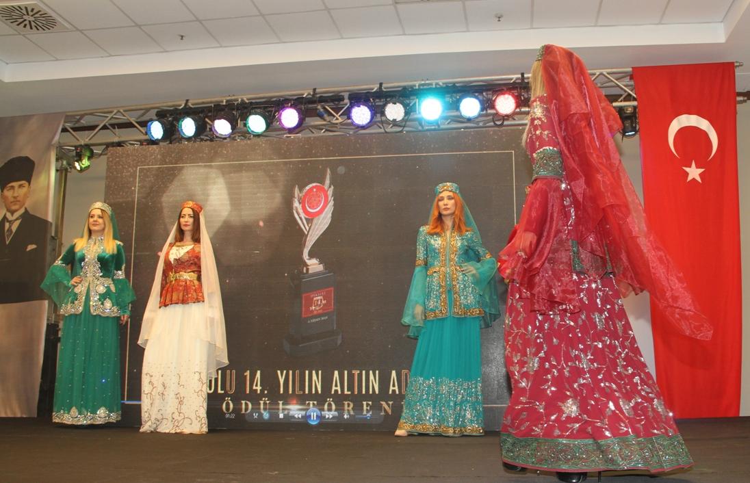 Azərbaycan nümayəndələri İstanbulda “İlin adamı” mükafatına layiq görülüblər – Rəngarəng dəfilə (FOTO)