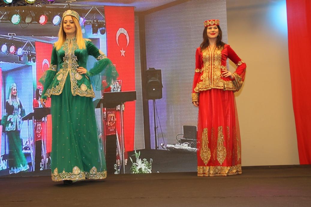 Azərbaycan nümayəndələri İstanbulda “İlin adamı” mükafatına layiq görülüblər – Rəngarəng dəfilə (FOTO)