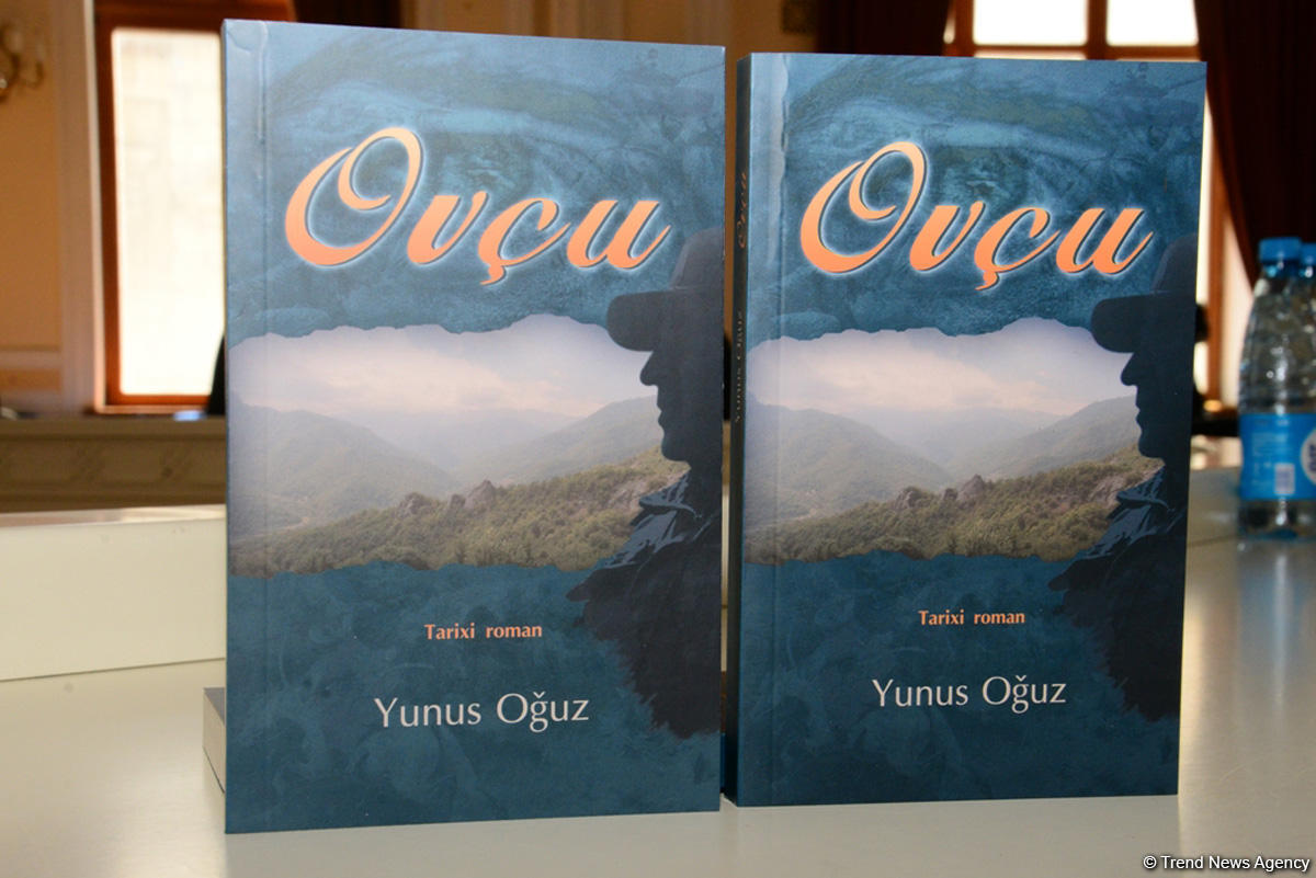 Yunus Oğuzun aprel döyüşlərindən bəhs edən romanı təqdim olundu (FOTO)