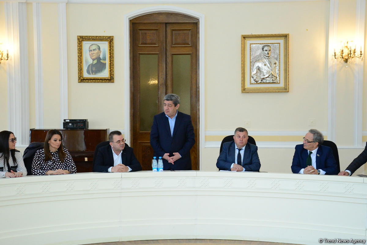 Yunus Oğuzun aprel döyüşlərindən bəhs edən romanı təqdim olundu (FOTO)