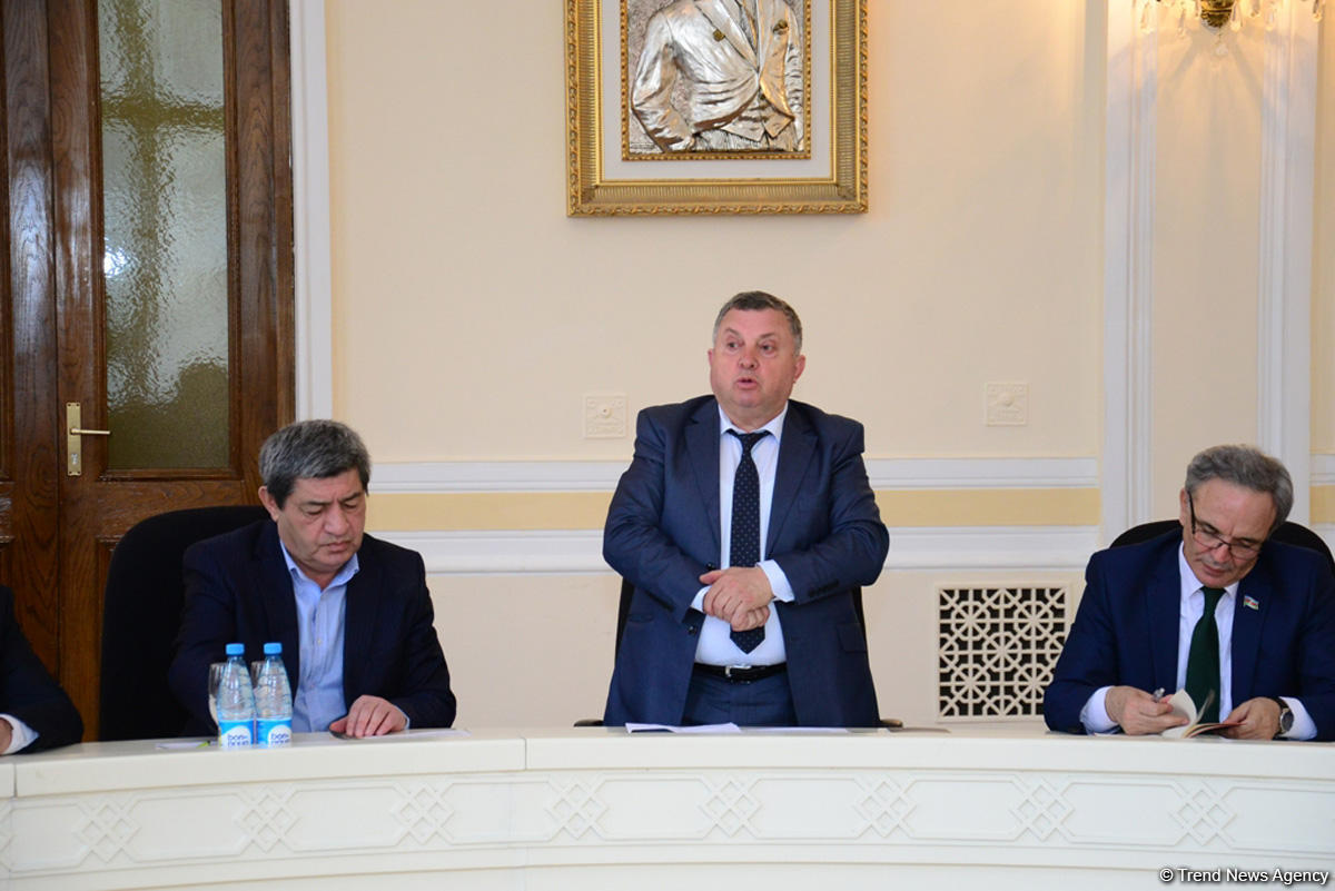 Yunus Oğuzun aprel döyüşlərindən bəhs edən romanı təqdim olundu (FOTO)