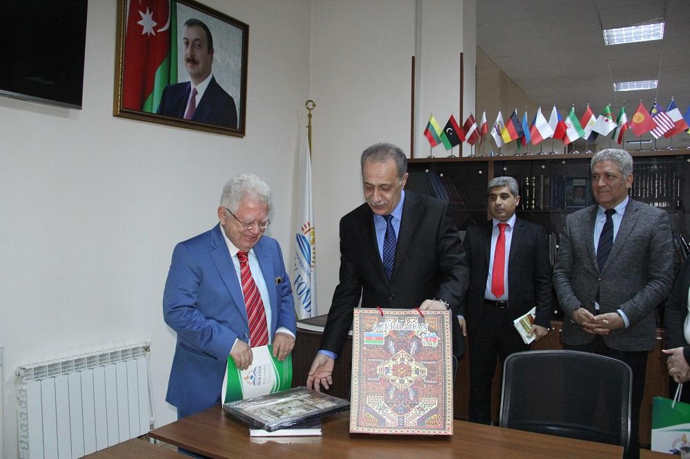 Yunanıstan səfiri Bilik Fondunda olub (FOTO)