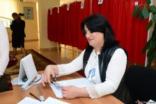 Azərbaycanda prezident seçkilərində səsvermə başladı (FOTO)