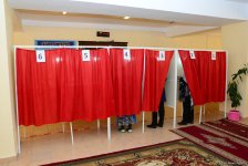 Azərbaycanda prezident seçkilərində səsvermə başladı (FOTO)