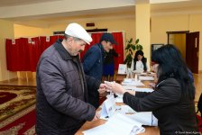 Azərbaycanda prezident seçkilərində səsvermə başladı (FOTO)