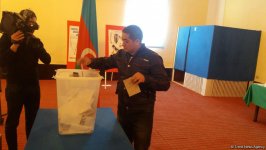 Məhbuslar prezident seçkilərində iştirak edir (FOTO)