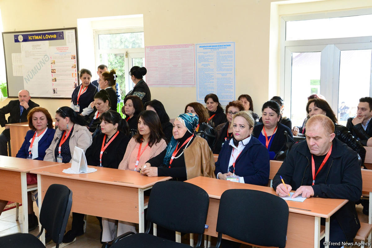 Azərbaycanda prezident seçkilərində səsvermə başladı (FOTO)