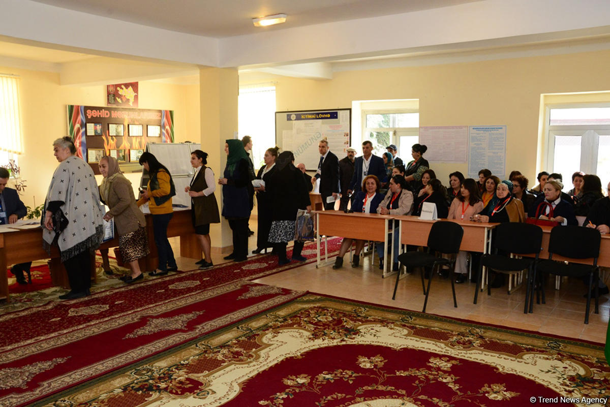 Azərbaycanda prezident seçkilərində səsvermə başladı (FOTO)