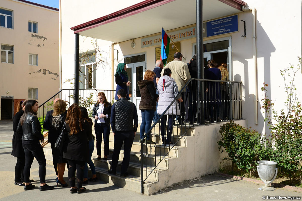Azərbaycanda prezident seçkilərində səsvermə başladı (FOTO)