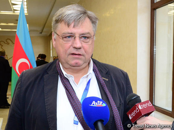 Avropa Parlamentindən müşahidəçi: Azərbaycanda sərbəst şəkildə səs vermək üçün bütün şərait yaradılıb