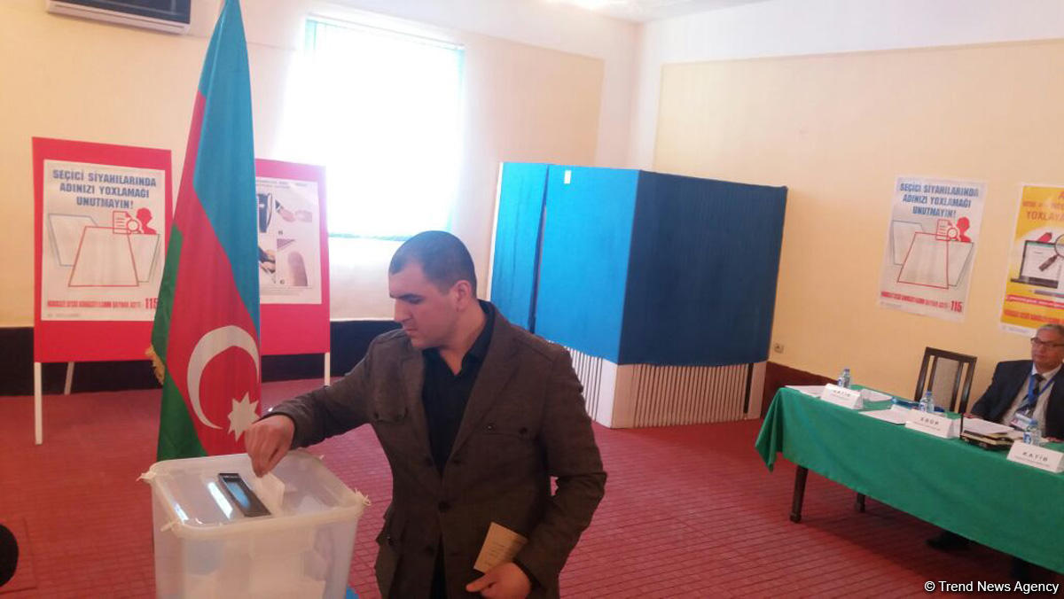 Məhbuslar prezident seçkilərində iştirak edir (FOTO)