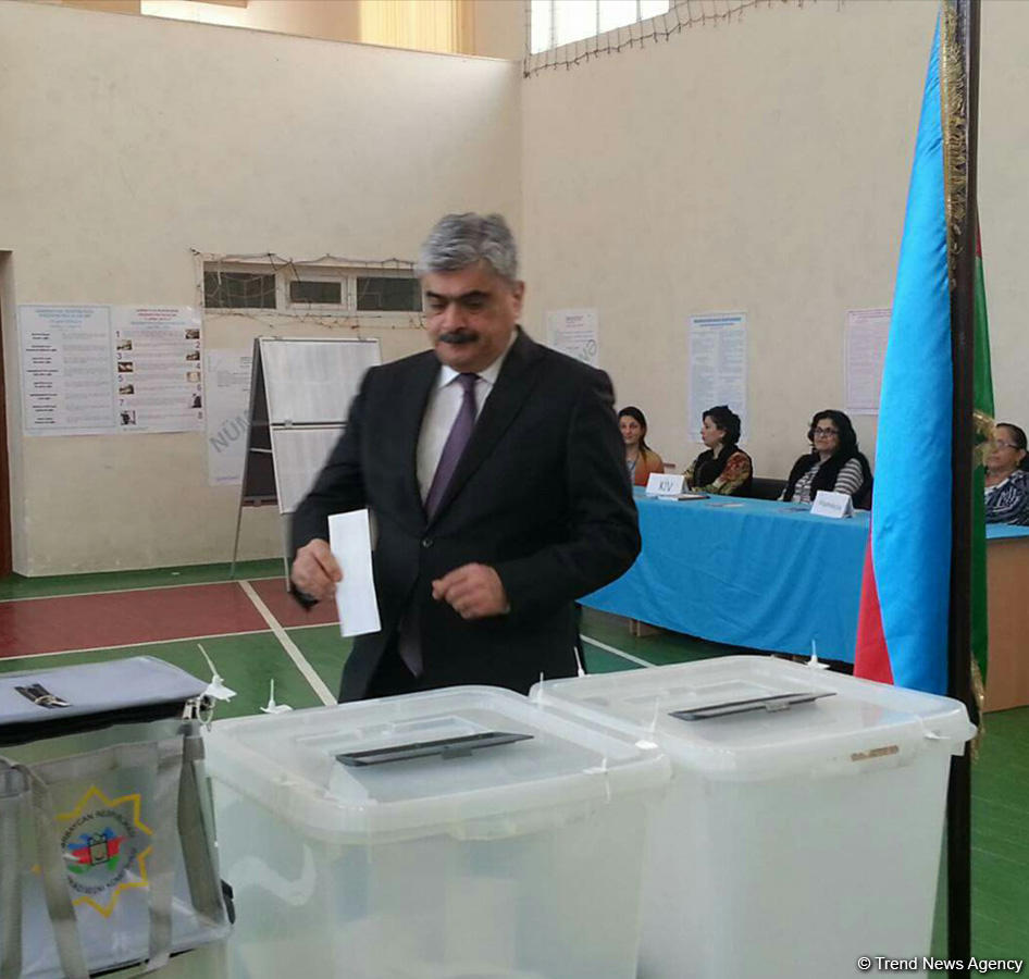 Maliyyə naziri: Mən Azərbaycan xalqının gələcəyini təmin edə biləcək namizədə səs verdim (FOTO)