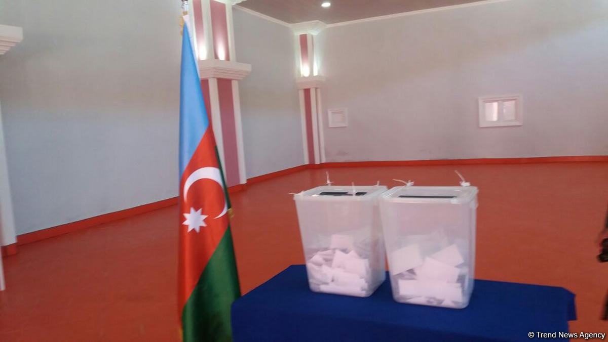 Cəzaçəkmə müəssisəsində səsvermə davam edir (FOTO)