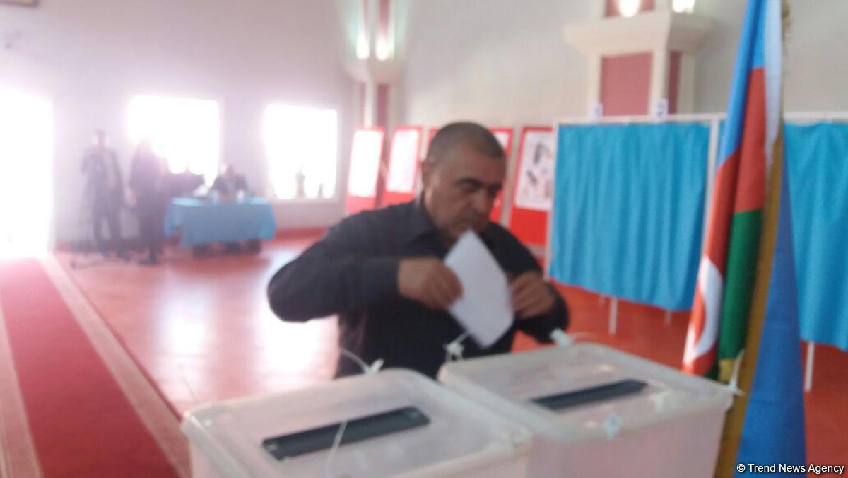 Cəzaçəkmə müəssisəsində səsvermə davam edir (FOTO)