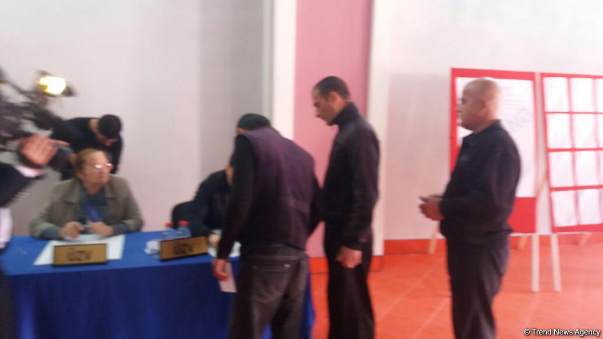 Cəzaçəkmə müəssisəsində səsvermə davam edir (FOTO)
