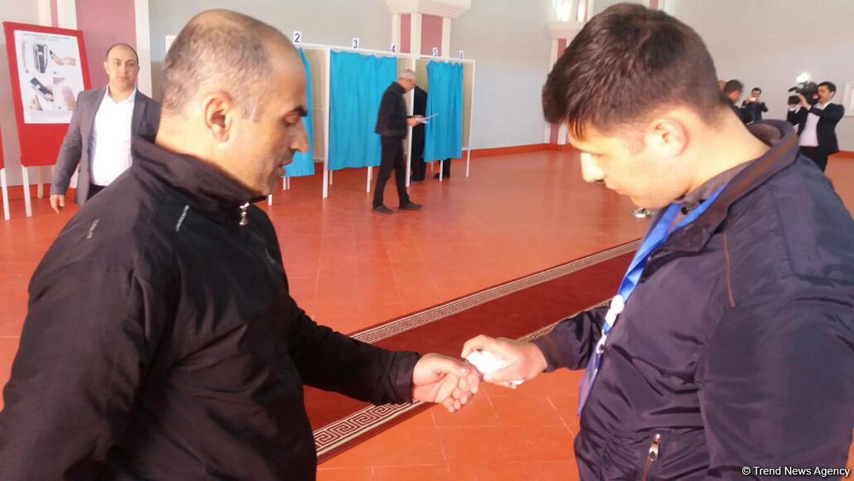 Cəzaçəkmə müəssisəsində səsvermə davam edir (FOTO)