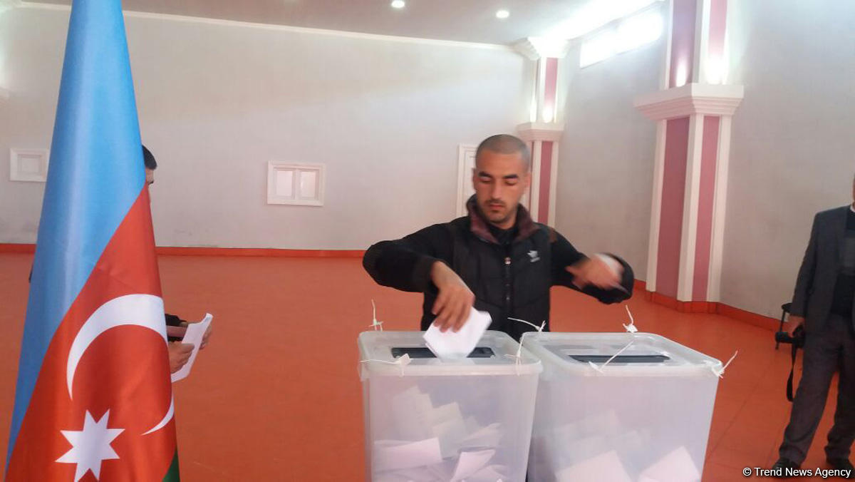 Cəzaçəkmə müəssisəsində səsvermə davam edir (FOTO)