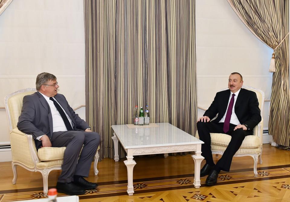 Prezident İlham Əliyev Avropa Mühafizəkarlar və Reformistlər Qrupunun Azərbaycanda seçki müşahidə missiyasının rəhbərini qəbul edib (FOTO) (YENİLƏNİB-2)