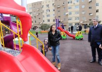 Leyla Əliyeva “Bizim həyət” layihəsi çərçivəsində abadlaşdırılan növbəti həyətin açılışında iştirak edib (FOTO)