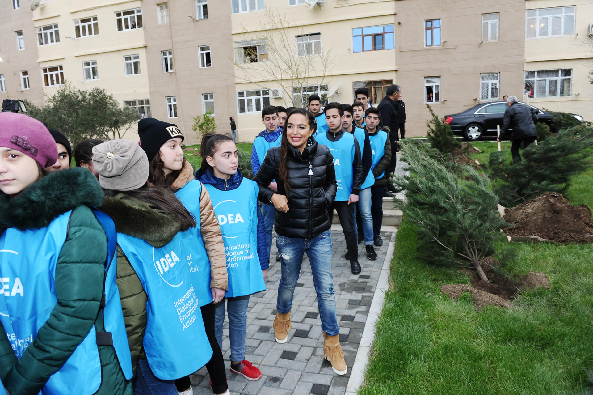 Leyla Əliyeva “Bizim həyət” layihəsi çərçivəsində abadlaşdırılan növbəti həyətin açılışında iştirak edib (FOTO)