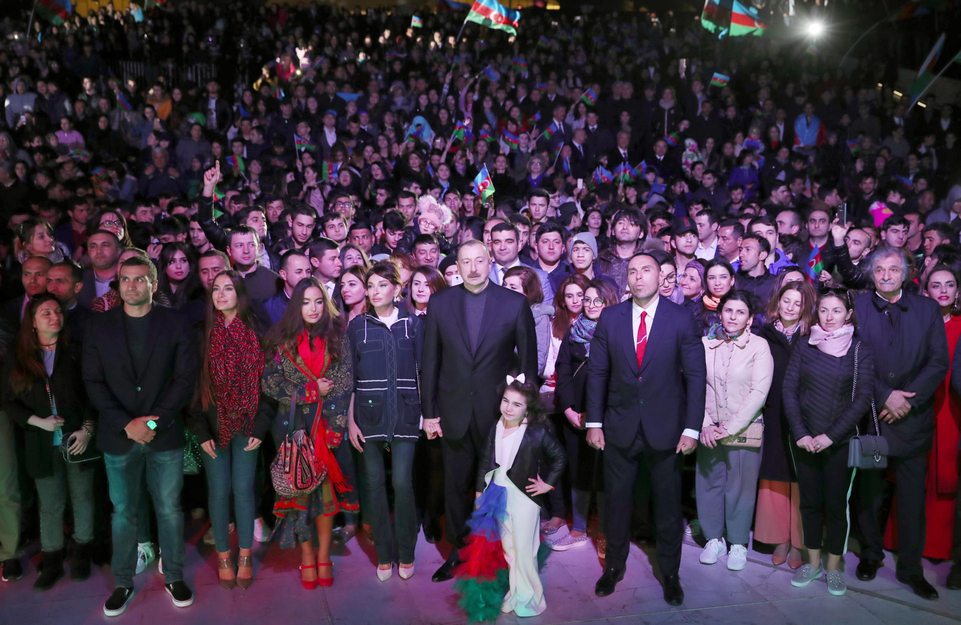 Prezident İlham Əliyevin seçkilərdə inamlı qələbəsi münasibətilə möhtəşəm konsertin videoçarxı
