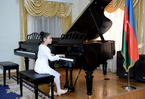 Xalq Cümhuriyyətinin 100 illiyinə həsr olunmuş konsert keçirilib (FOTO)