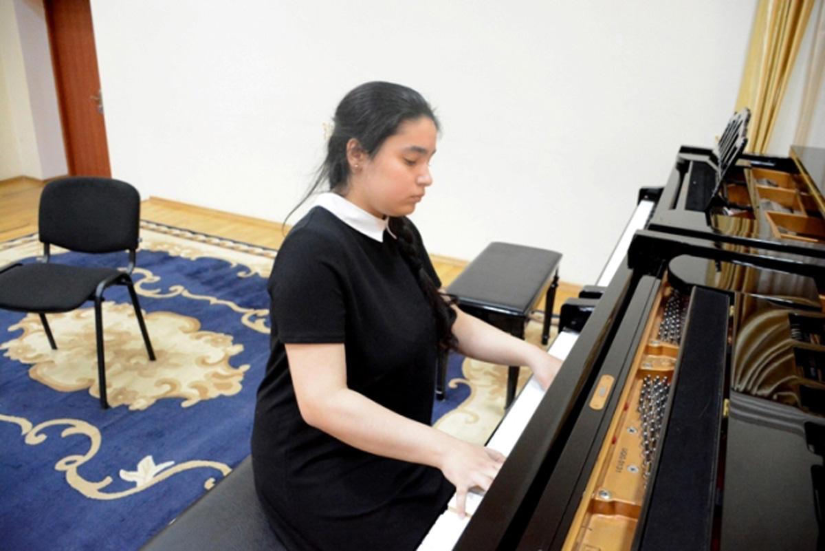 Xalq Cümhuriyyətinin 100 illiyinə həsr olunmuş konsert keçirilib (FOTO)