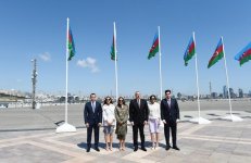 Prezident İlham Əliyev və ailə üzvləri Dövlət Bayrağı Meydanında olublar (FOTO)
