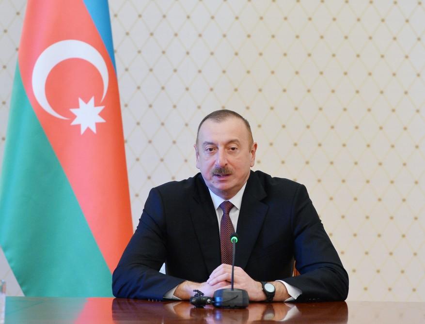 Prezident İlham Əliyev İƏT Gənclər və İdman Nazirləri Konfransının 4-cü sessiyasında iştirak edən gənclər və idman nazirləri ilə görüşüb (FOTO) (YENİLƏNİB)