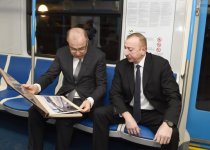 Prezident İlham Əliyev paytaxta gətirilən yeni metro qatarlarında yaradılan şəraitlə tanış olub (FOTO) (YENİLƏNİB)